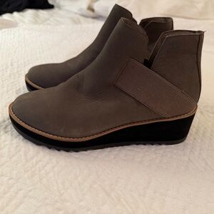 Eileen Fisher Lark Leather Chelsea Boots
